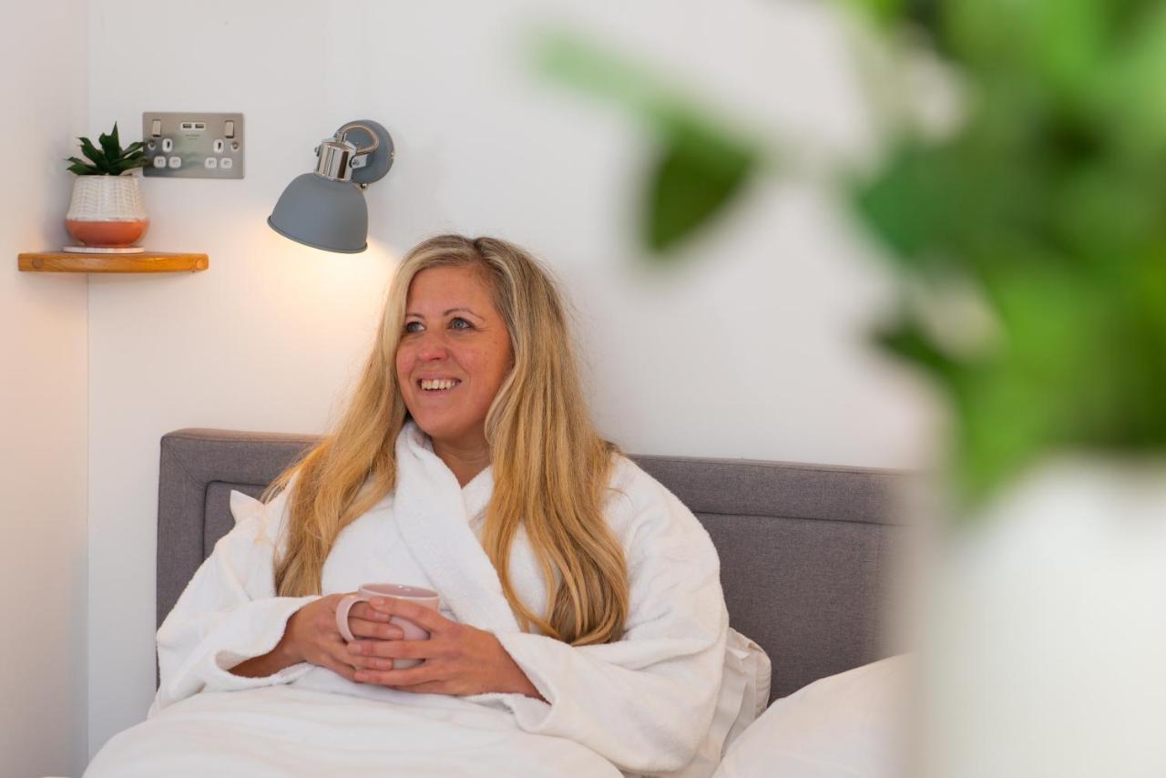 Bonnie Barns - Adults Only Luxury Lodges With Hot Tubs Luss Bagian luar foto
