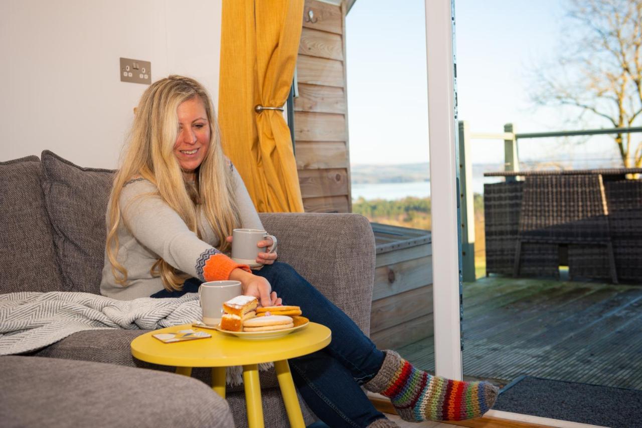Bonnie Barns - Adults Only Luxury Lodges With Hot Tubs Luss Bagian luar foto
