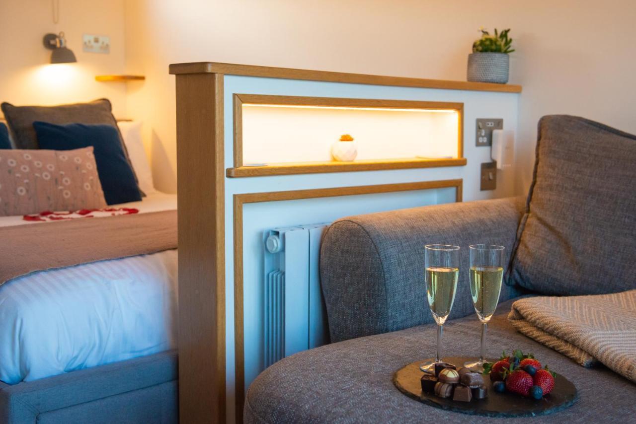 Bonnie Barns - Adults Only Luxury Lodges With Hot Tubs Luss Bagian luar foto