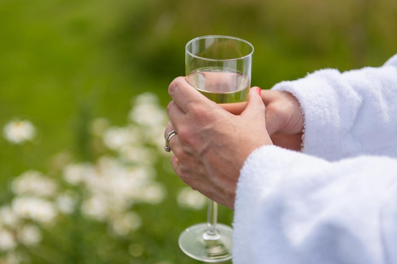 Bonnie Barns - Adults Only Luxury Lodges With Hot Tubs Luss Bagian luar foto