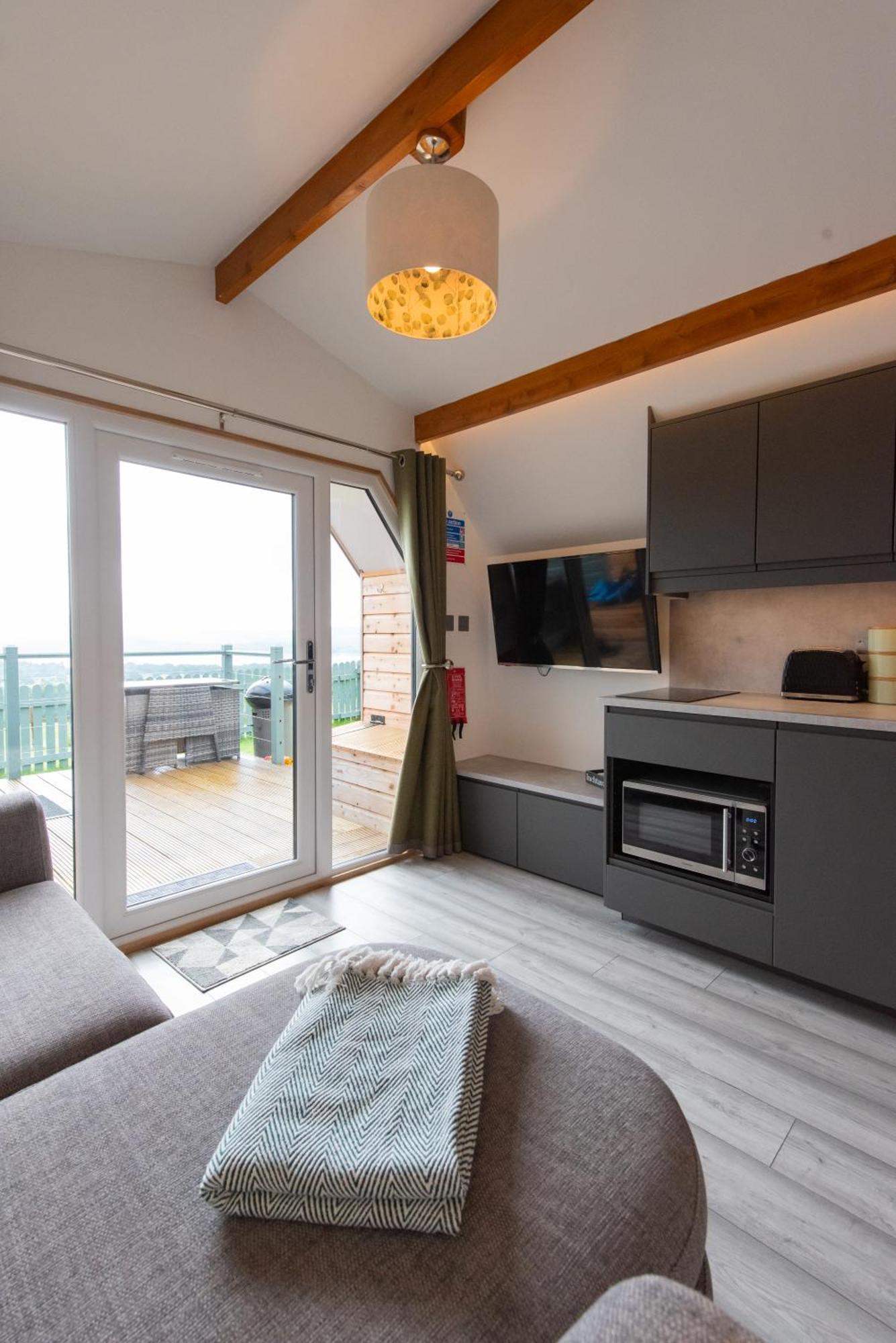 Bonnie Barns - Adults Only Luxury Lodges With Hot Tubs Luss Bagian luar foto
