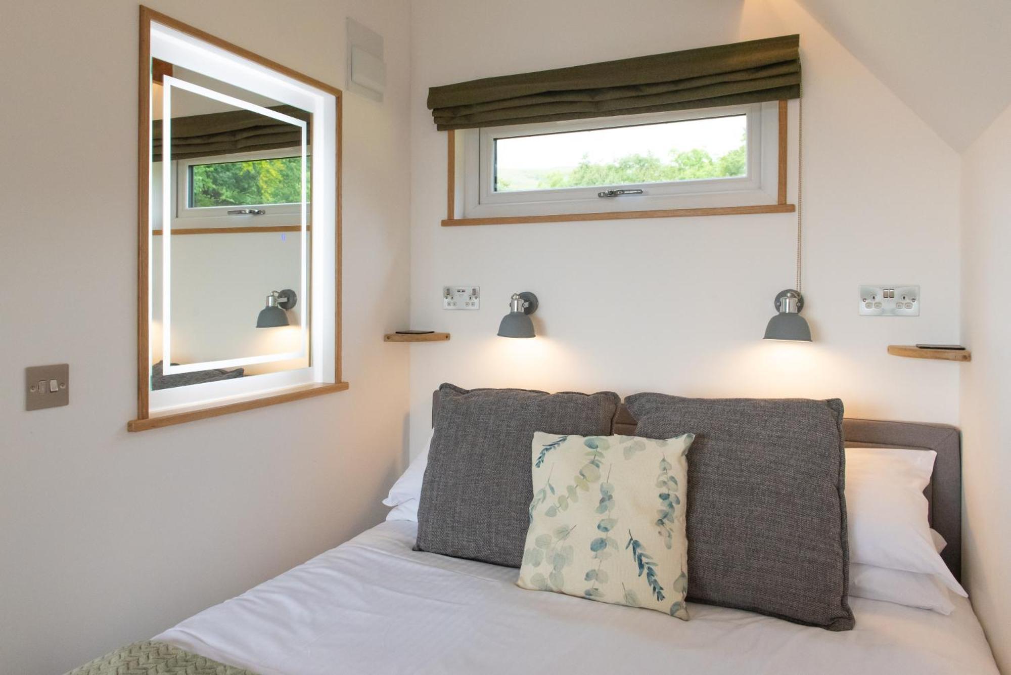 Bonnie Barns - Adults Only Luxury Lodges With Hot Tubs Luss Bagian luar foto