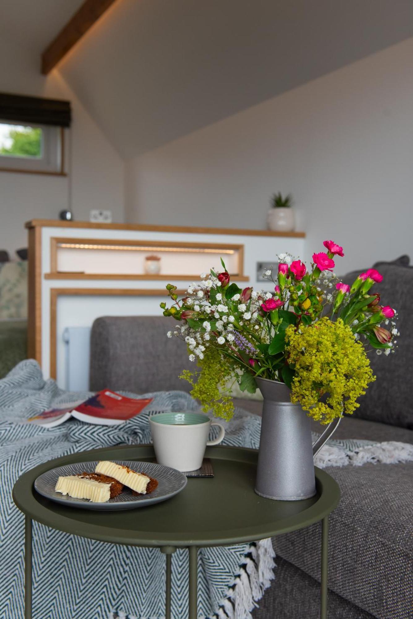 Bonnie Barns - Adults Only Luxury Lodges With Hot Tubs Luss Bagian luar foto