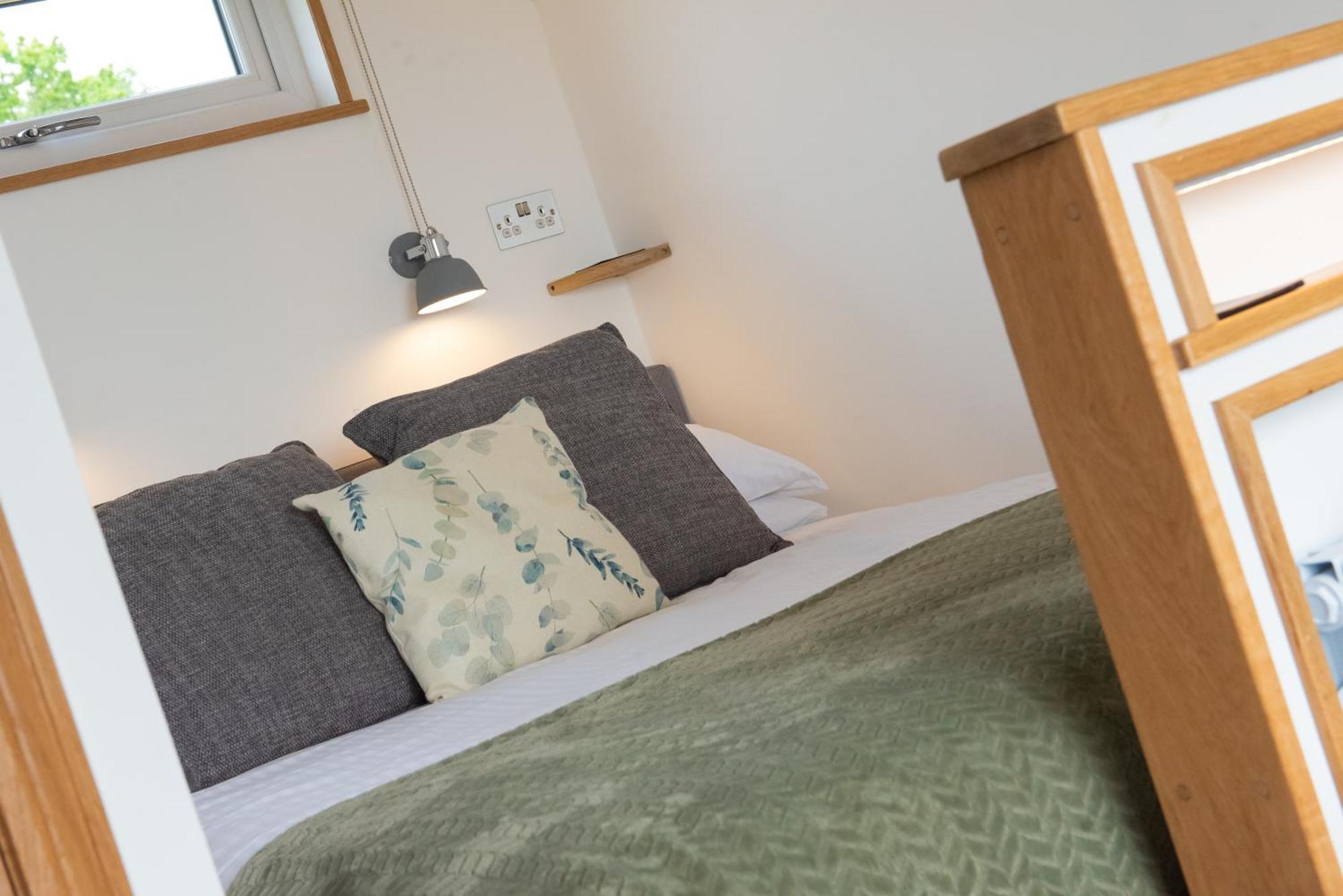 Bonnie Barns - Adults Only Luxury Lodges With Hot Tubs Luss Bagian luar foto