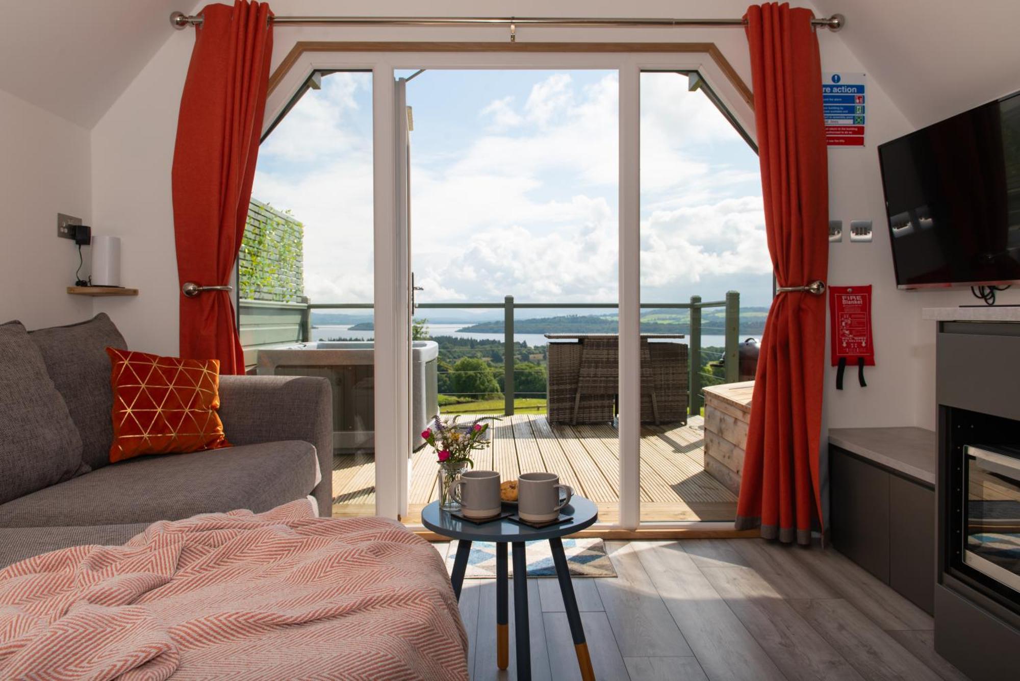 Bonnie Barns - Adults Only Luxury Lodges With Hot Tubs Luss Bagian luar foto
